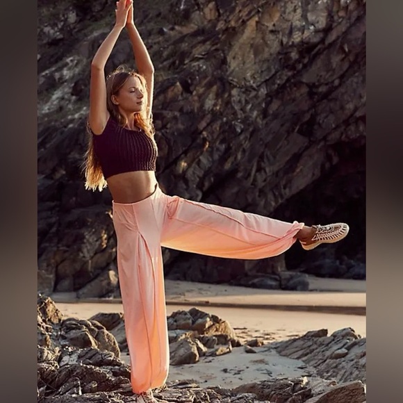 *NWOT* FP Movement Find Your Flow Pants - Pastel Peach - Picture 3 of 8